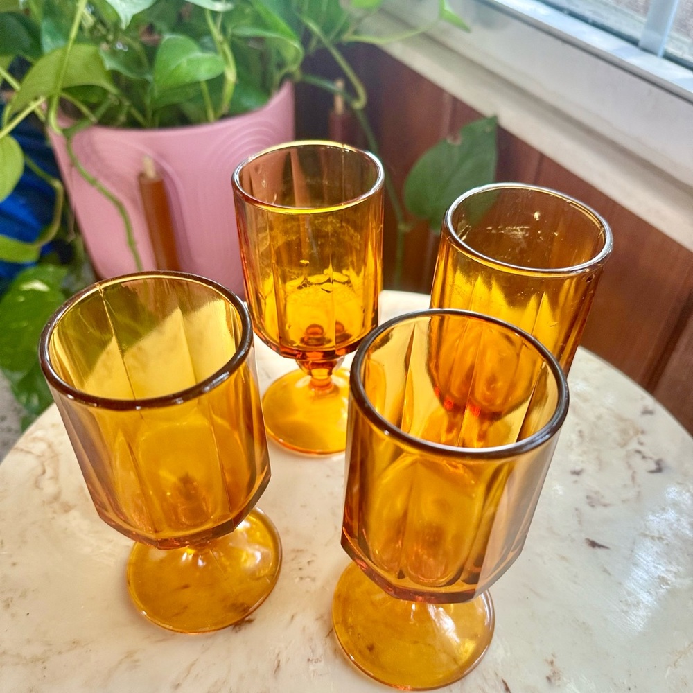 Amber Vintage Drinkware Set with Pedestal Base